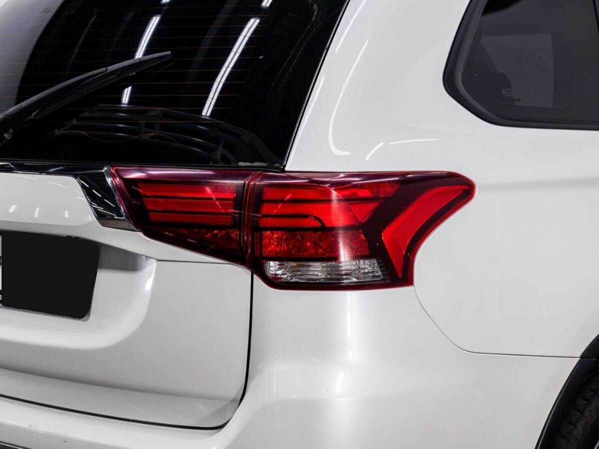 Купить Mitsubishi Outlander с пробегом. Фото: #23