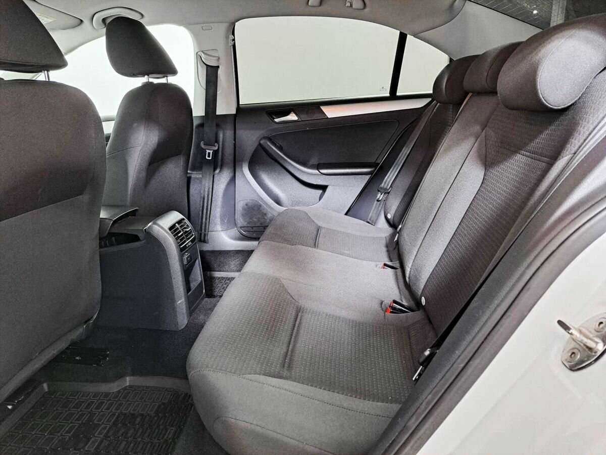 Купить Volkswagen Jetta с пробегом. Фото: #6