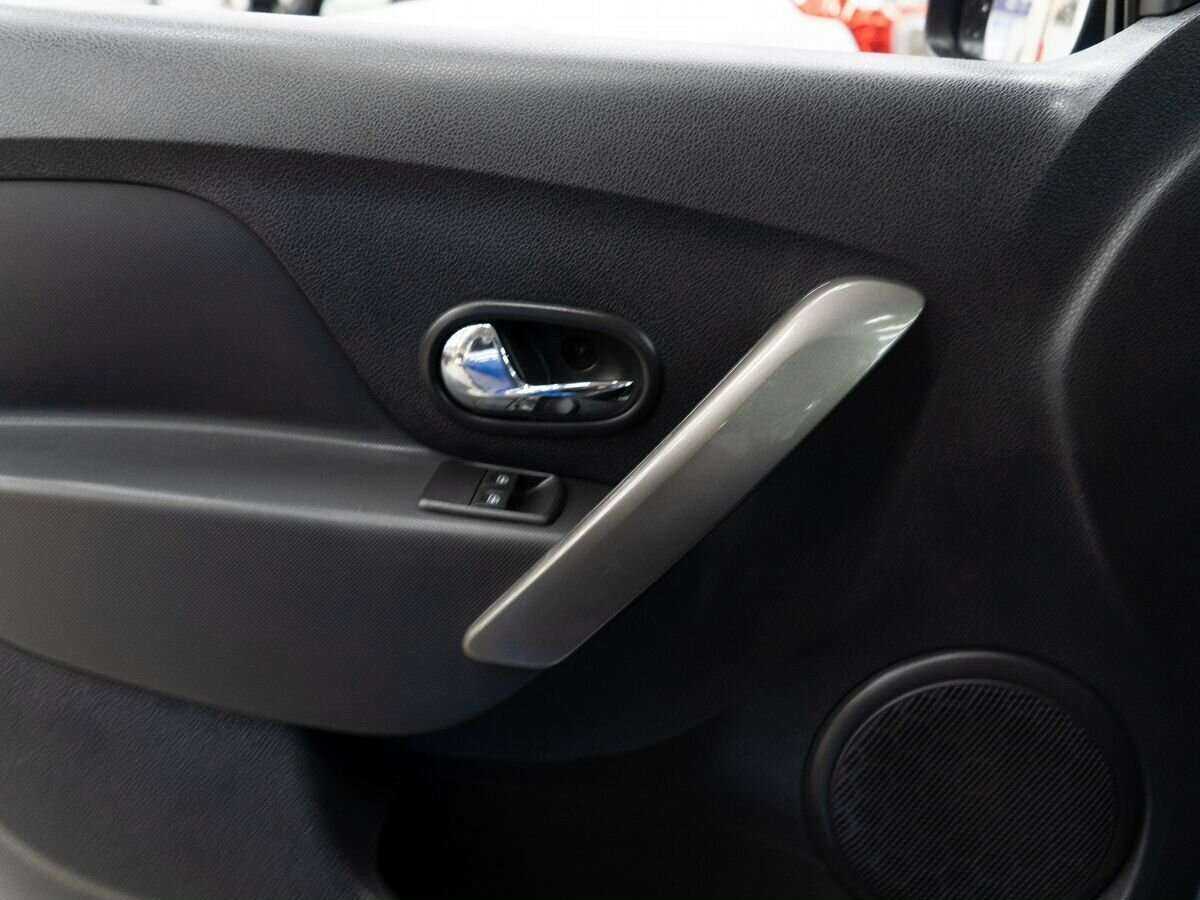 Купить Renault Sandero с пробегом. Фото: #12