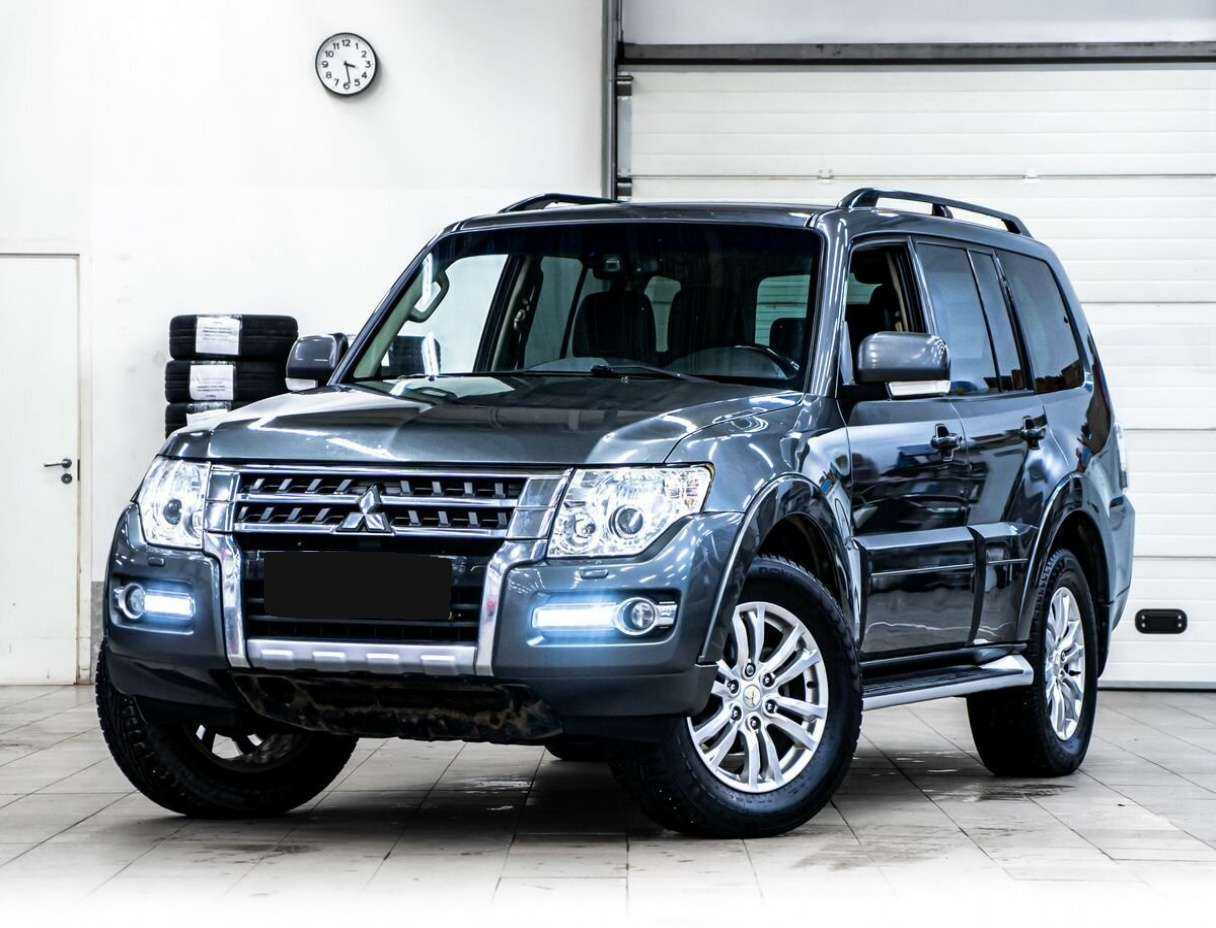 Купить Mitsubishi Pajero с пробегом. Посмотреть фото