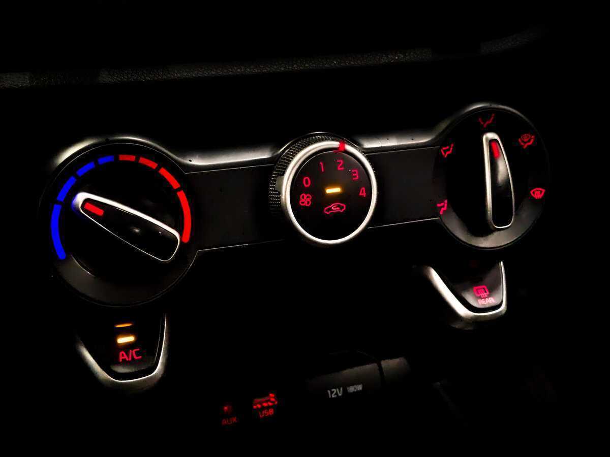 Купить Kia Rio с пробегом. Фото: #20