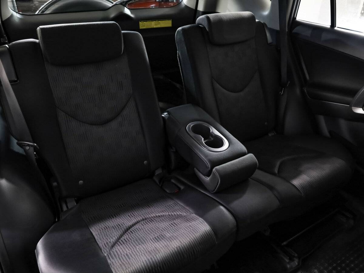 Купить Toyota RAV4 с пробегом. Фото: #8