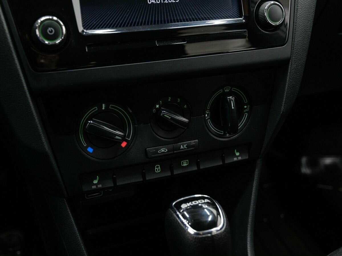 Купить Skoda Rapid с пробегом. Фото: #18