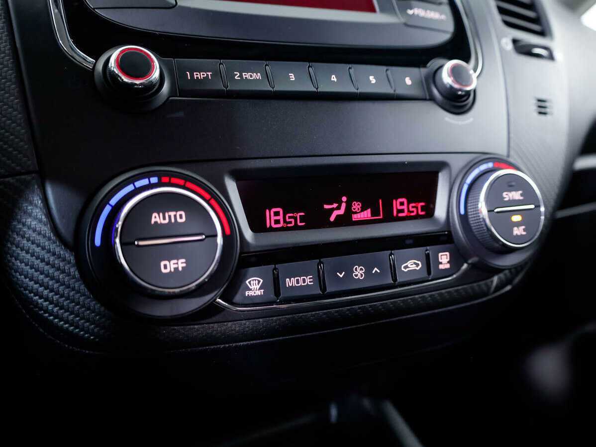 Купить Kia Cerato с пробегом. Фото: #14