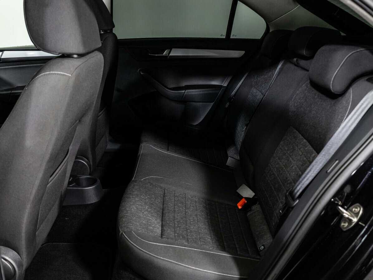 Купить Skoda Rapid с пробегом. Фото: #9