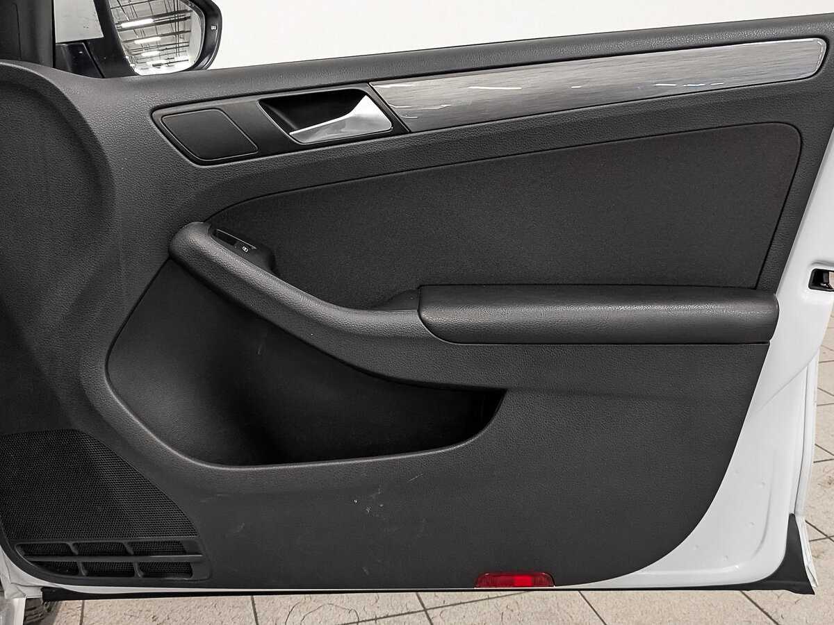 Купить Volkswagen Jetta с пробегом. Фото: #24