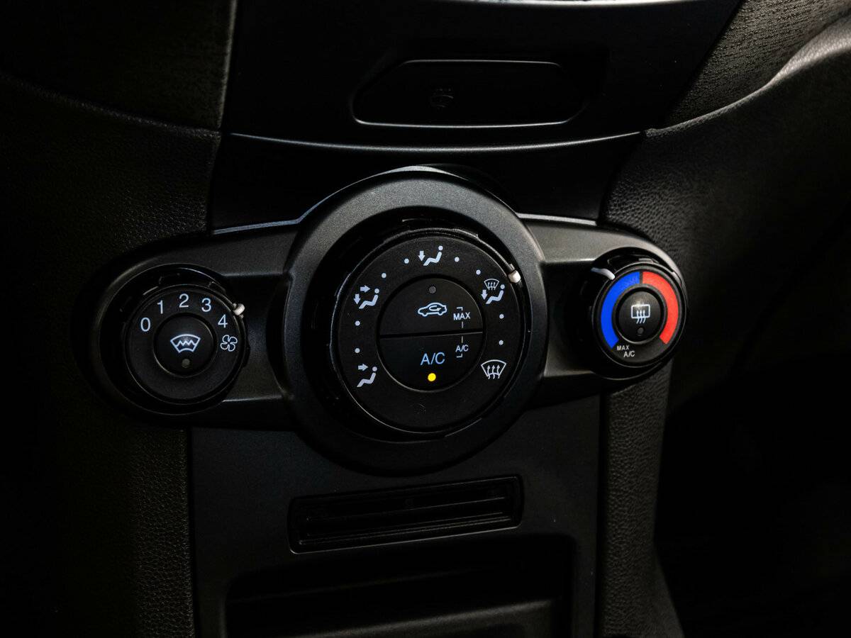 Купить Ford Fiesta с пробегом. Фото: #10