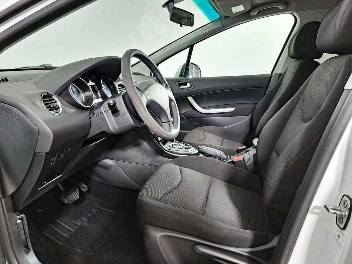 Купить Peugeot 408 с пробегом. Фото: #11
