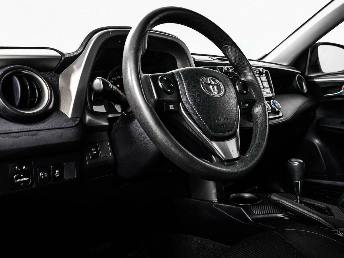 Купить Toyota RAV4 с пробегом. Фото: #11