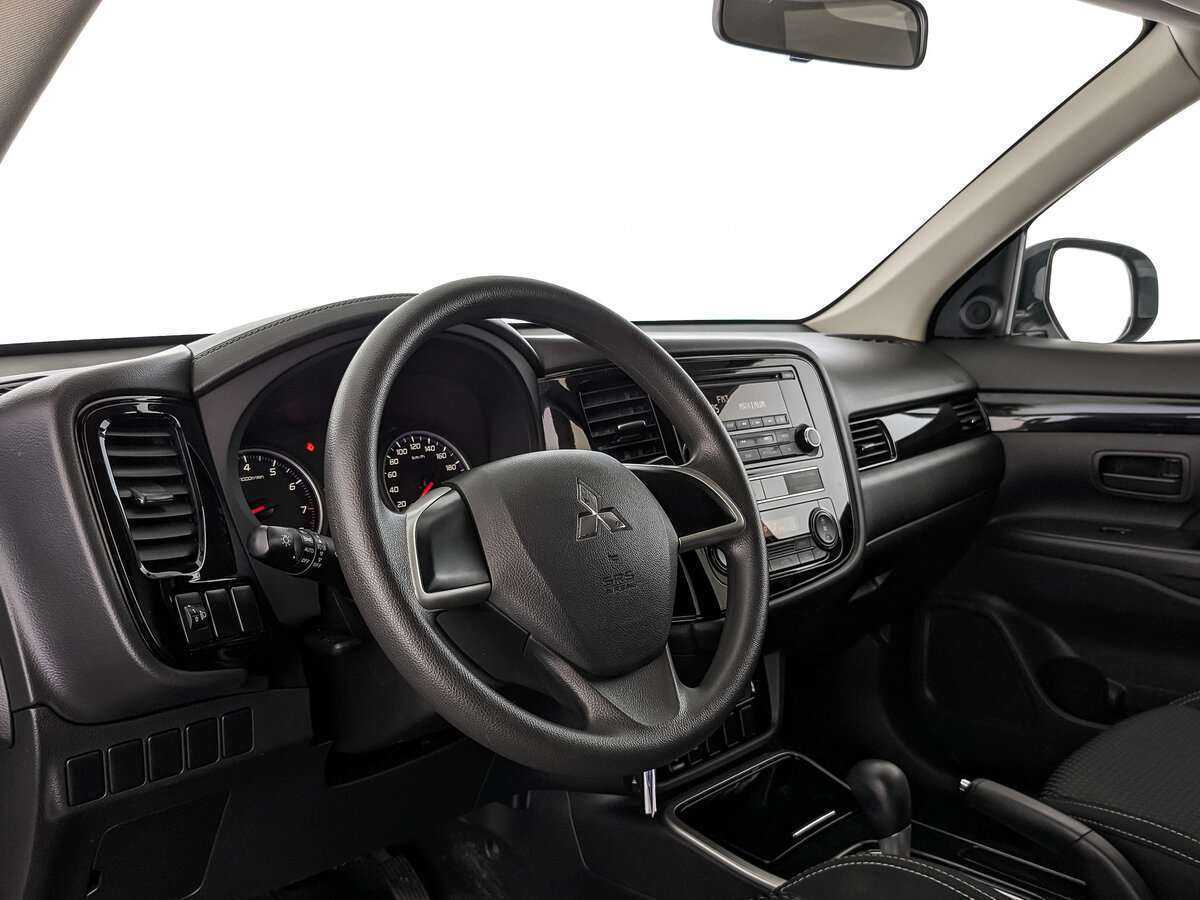 Купить Mitsubishi Outlander с пробегом. Фото: #10