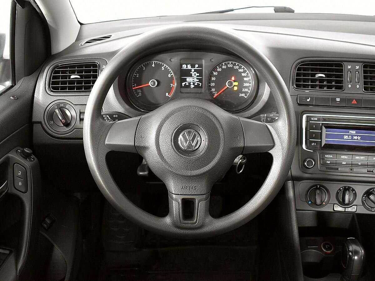 Купить Volkswagen Polo с пробегом. Фото: #8