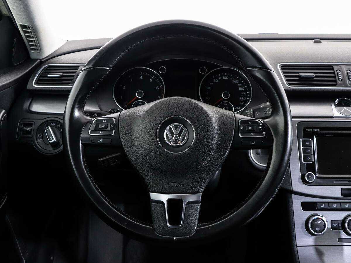 Купить Volkswagen Passat с пробегом. Фото: #11