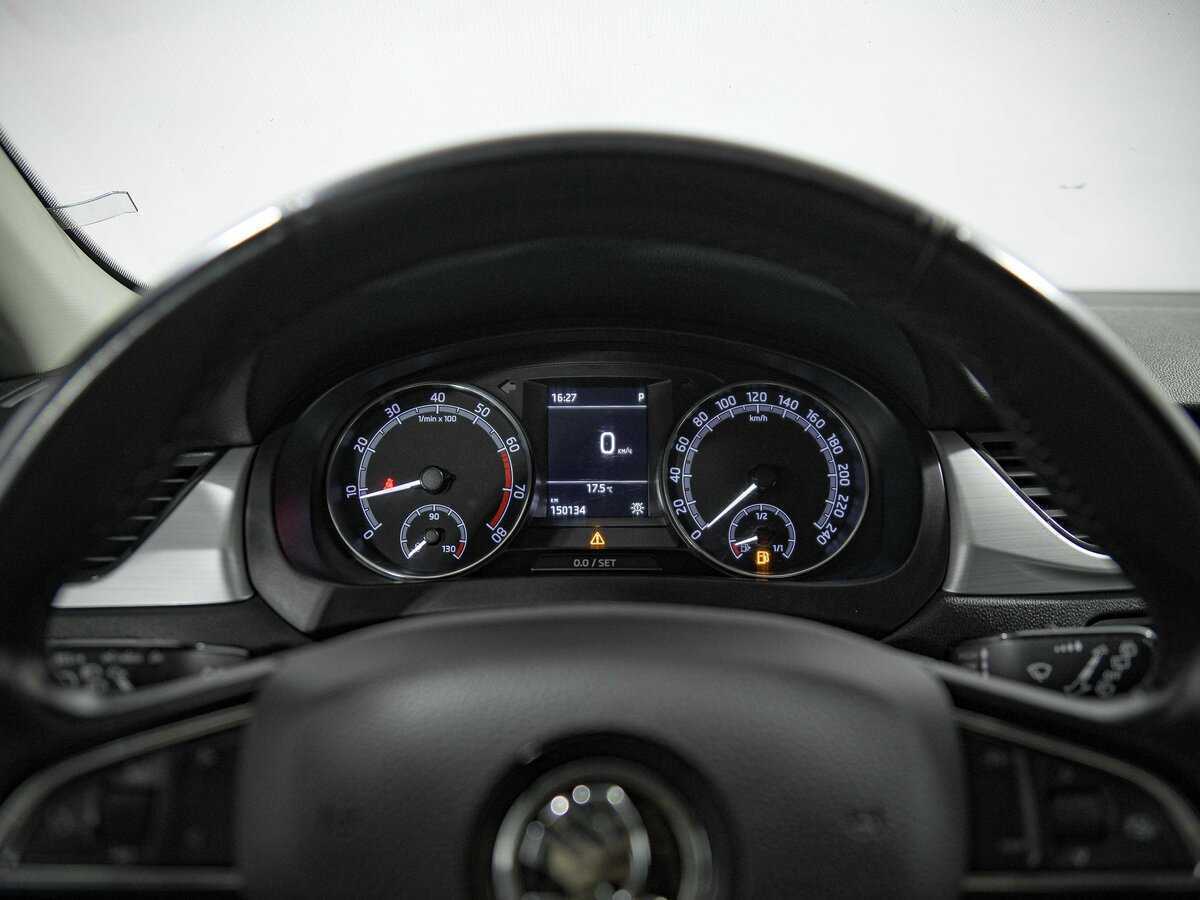 Купить Skoda Rapid с пробегом. Фото: #6