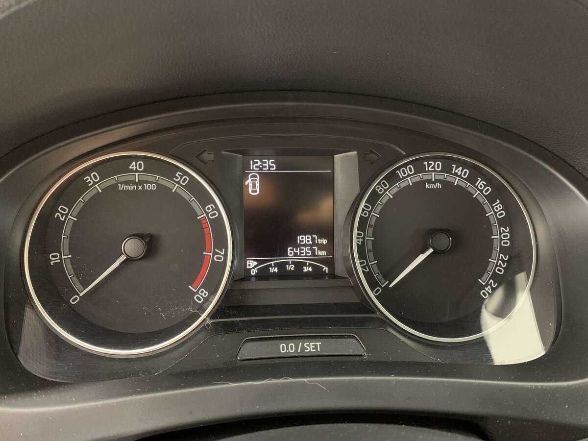 Купить Skoda Rapid с пробегом. Фото: #10