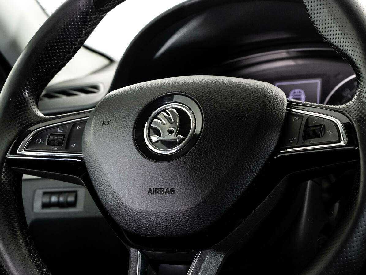Купить Skoda Rapid с пробегом. Фото: #9