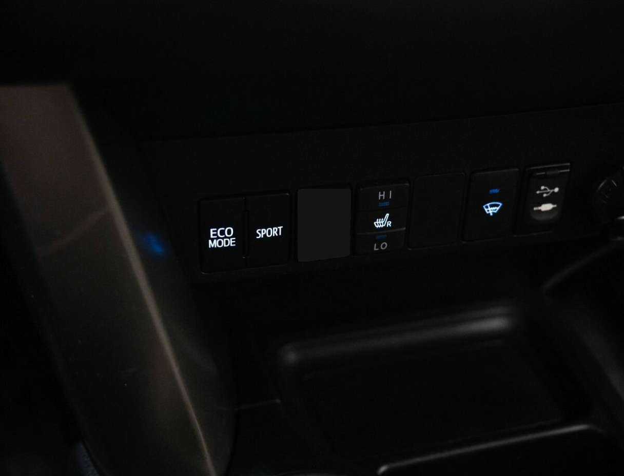 Купить Toyota RAV4 с пробегом. Фото: #18