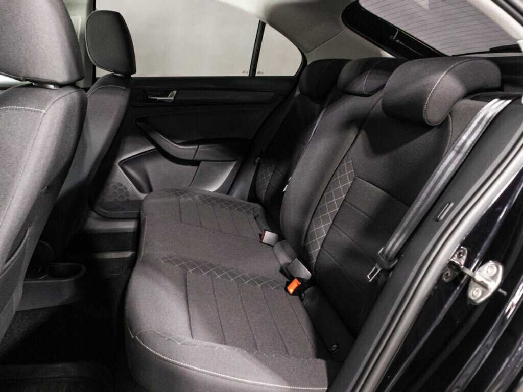 Купить Skoda Rapid с пробегом. Фото: #9