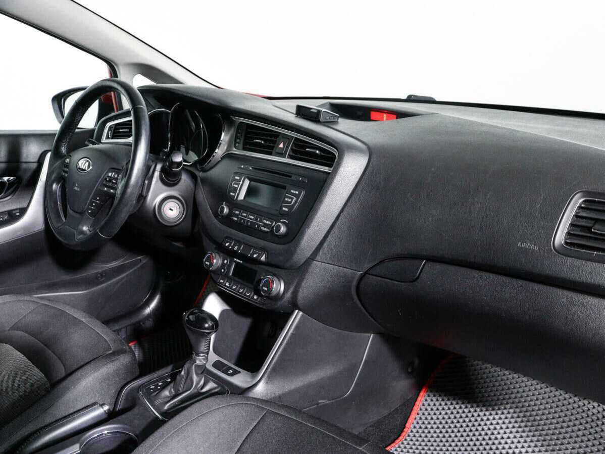 Купить Kia Ceed с пробегом. Фото: #8