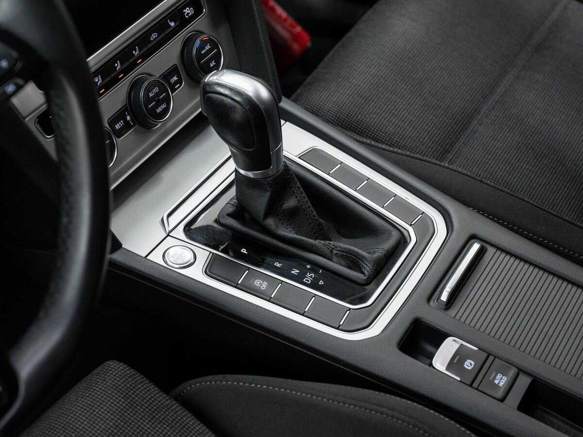 Купить Volkswagen Passat с пробегом. Фото: #15