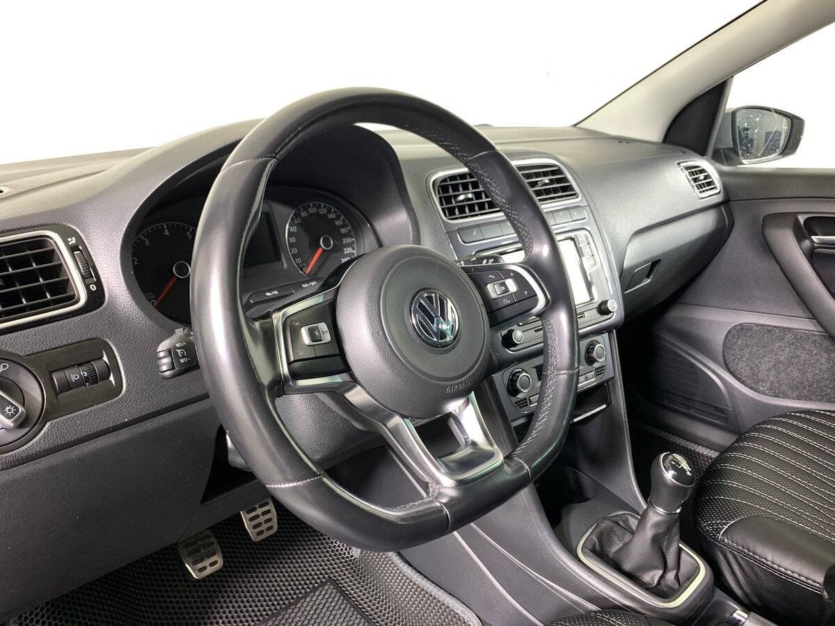 Купить Volkswagen Polo с пробегом. Фото: #10