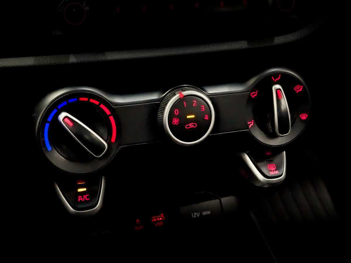 Купить Kia Rio с пробегом. Фото: #24