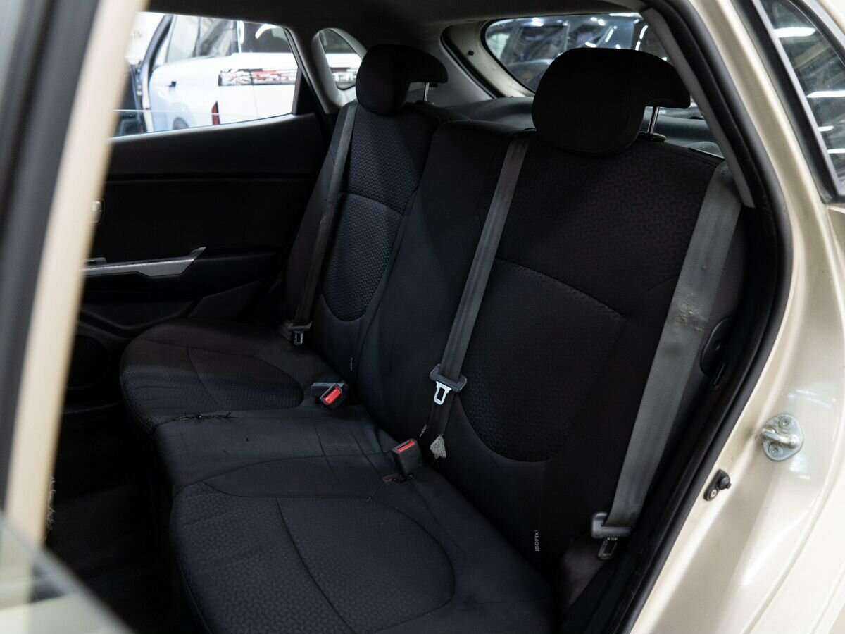 Купить Kia Rio с пробегом. Фото: #5