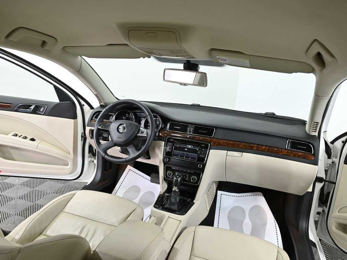 Купить Skoda Superb с пробегом. Фото: #4