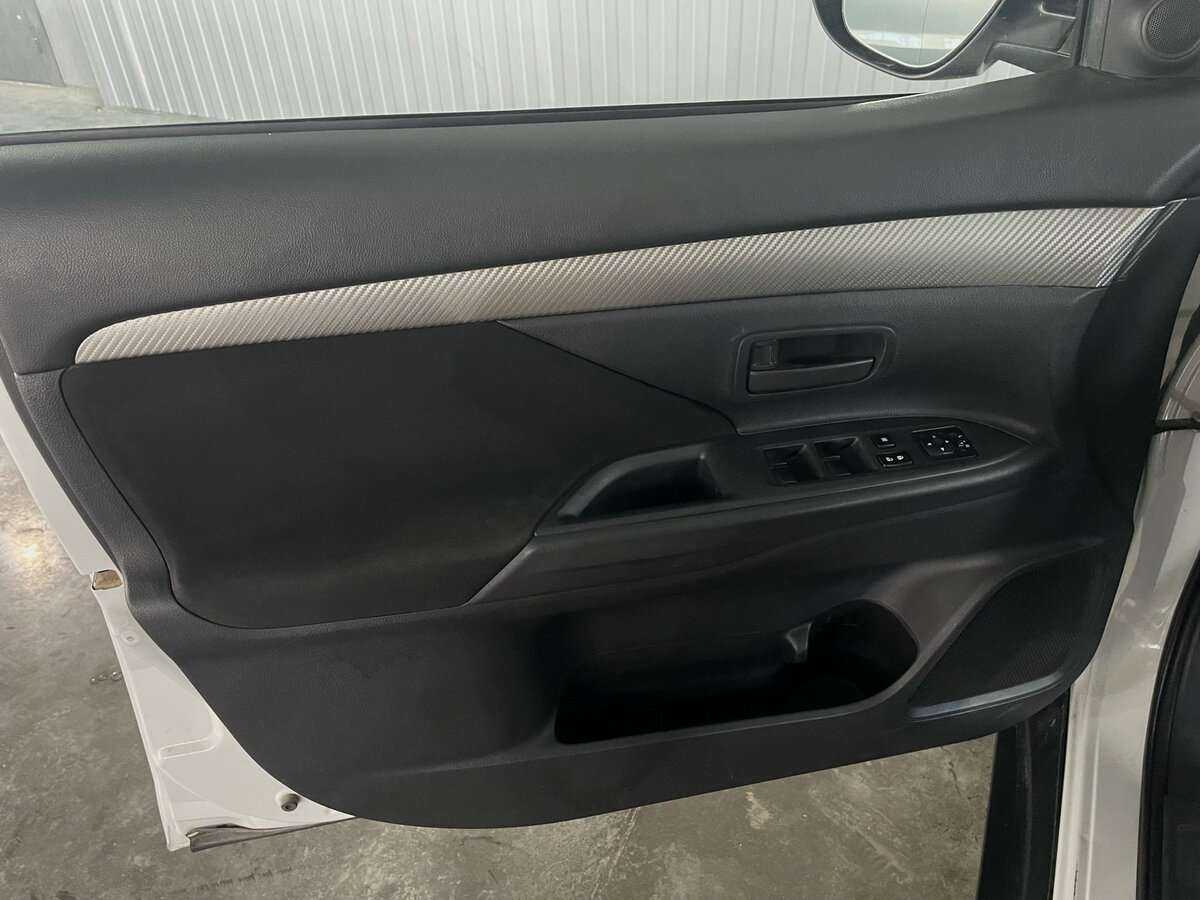 Купить Mitsubishi Outlander с пробегом. Фото: #16