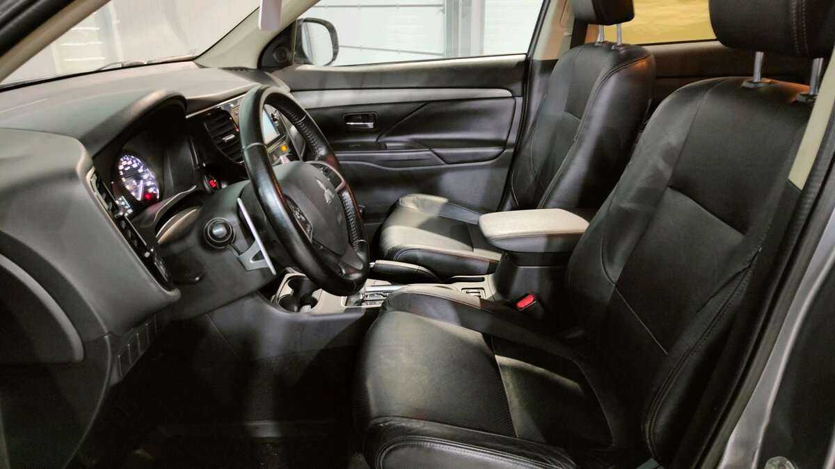 Купить Mitsubishi Outlander с пробегом. Фото: #11