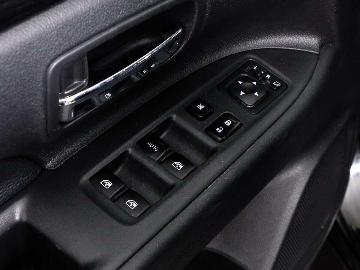 Купить Mitsubishi Outlander с пробегом. Фото: #11