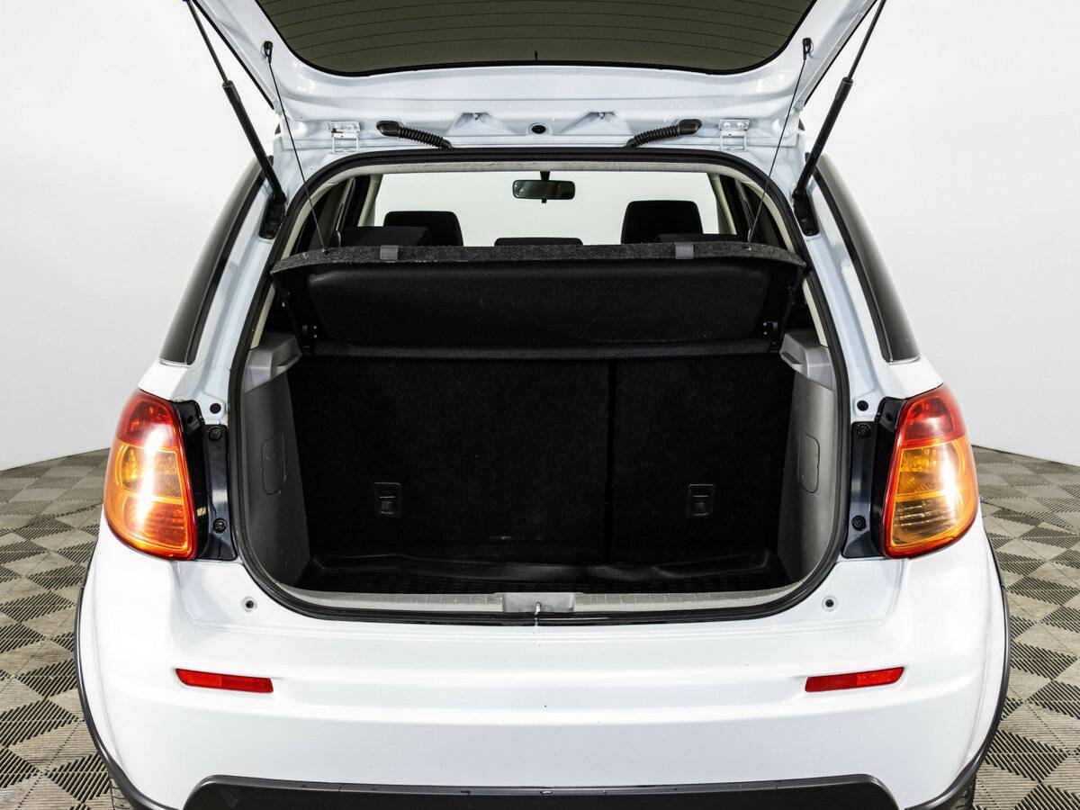 Купить Suzuki SX4 с пробегом. Фото: #15