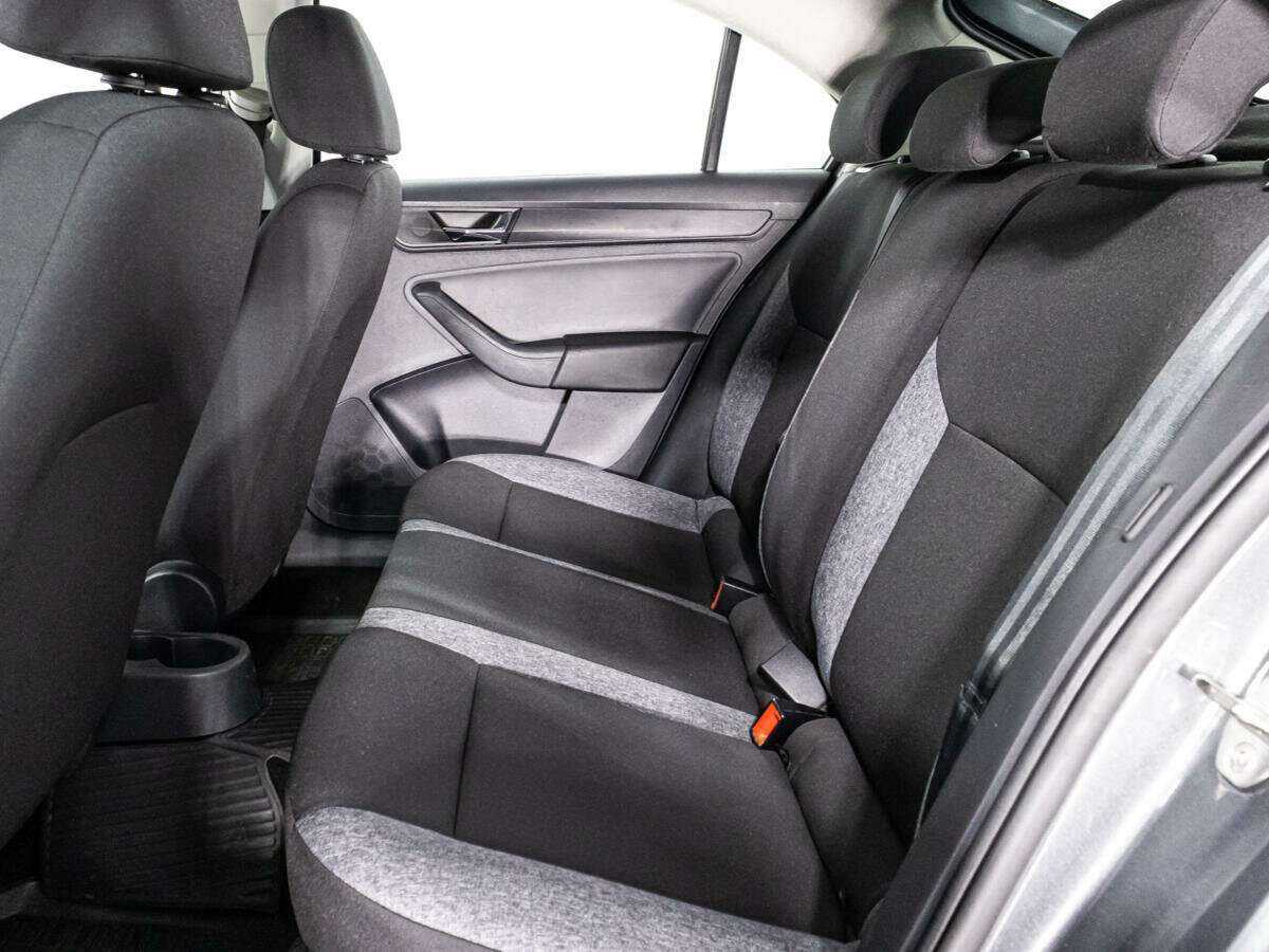 Купить Skoda Rapid с пробегом. Фото: #9