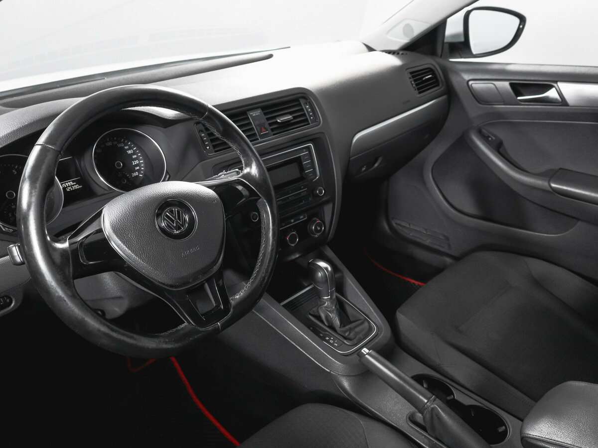 Купить Volkswagen Jetta с пробегом. Фото: #12