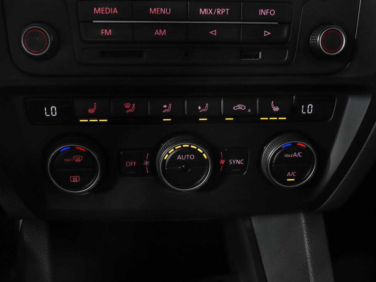 Купить Volkswagen Jetta с пробегом. Фото: #12