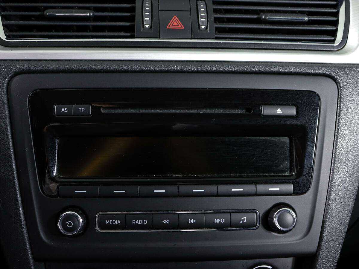 Купить Skoda Rapid с пробегом. Фото: #18