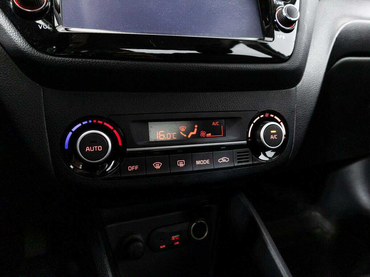 Купить Kia Rio с пробегом. Фото: #15