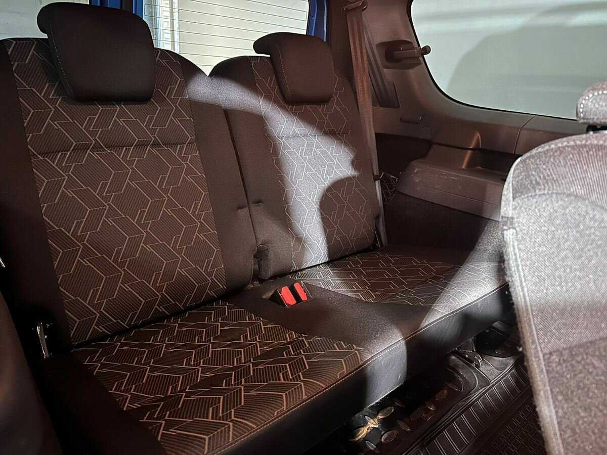 Купить Lada (ВАЗ) Largus с пробегом. Фото: #11