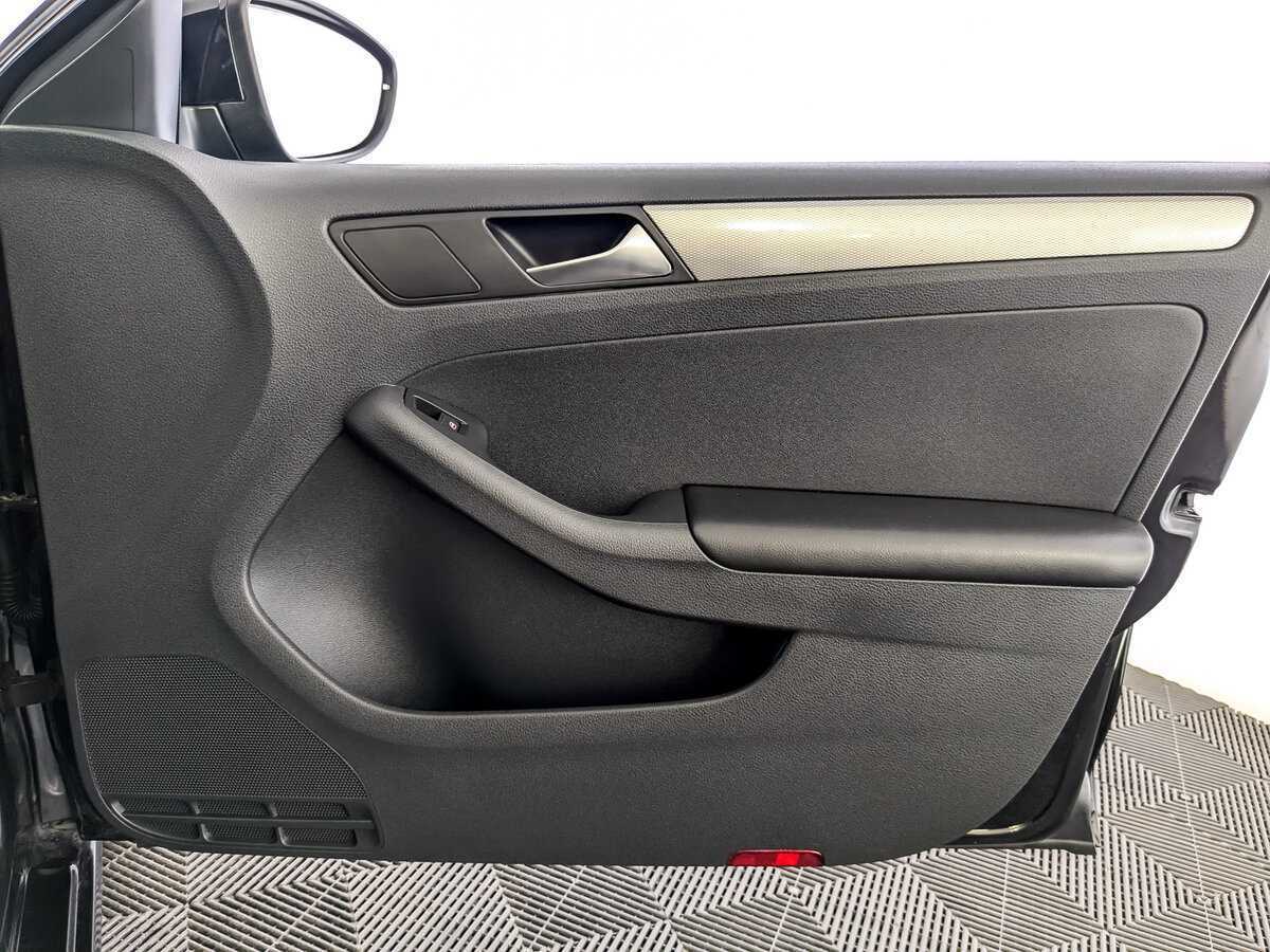 Купить Volkswagen Jetta с пробегом. Фото: #18