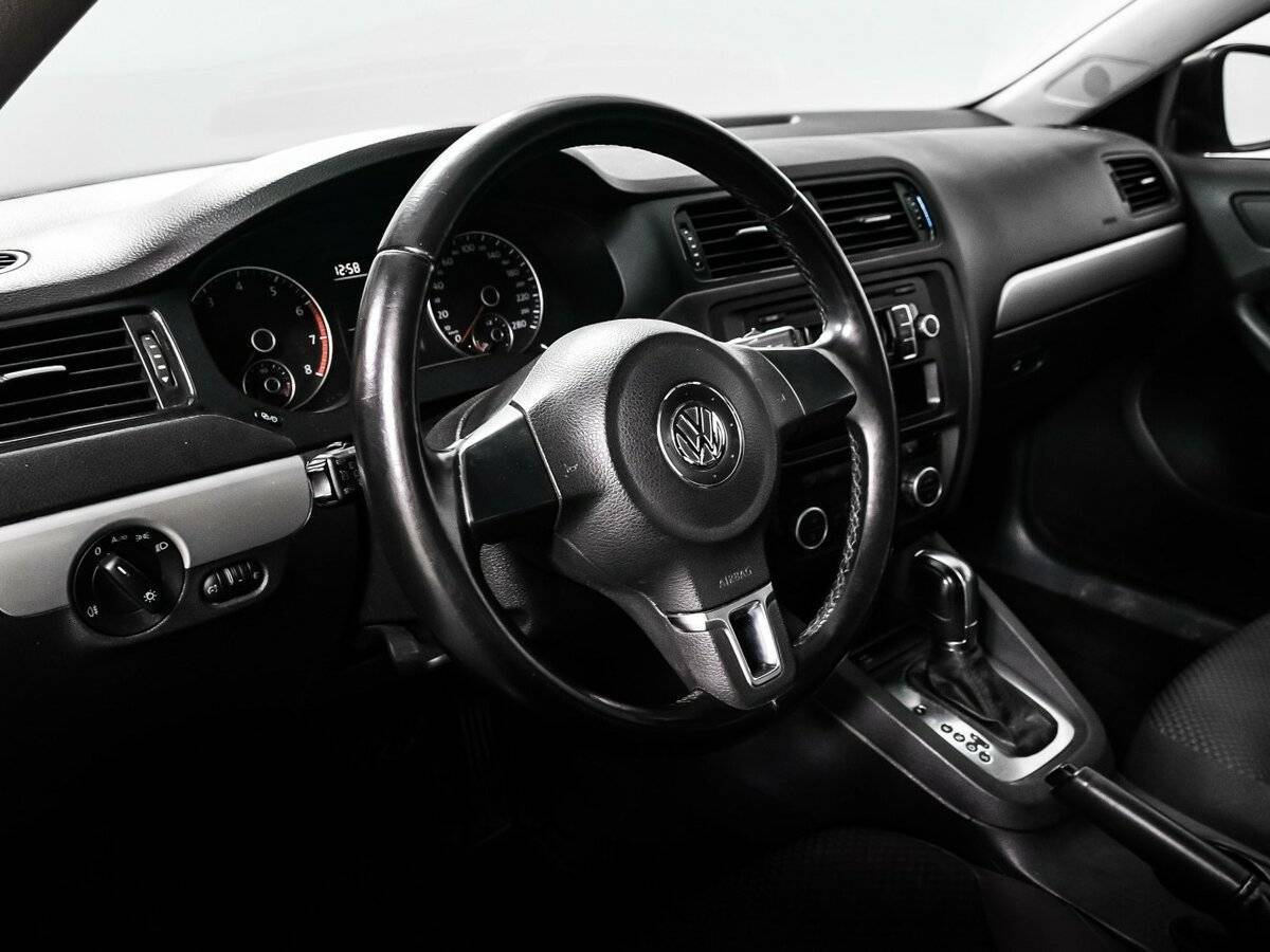Купить Volkswagen Jetta с пробегом. Фото: #11