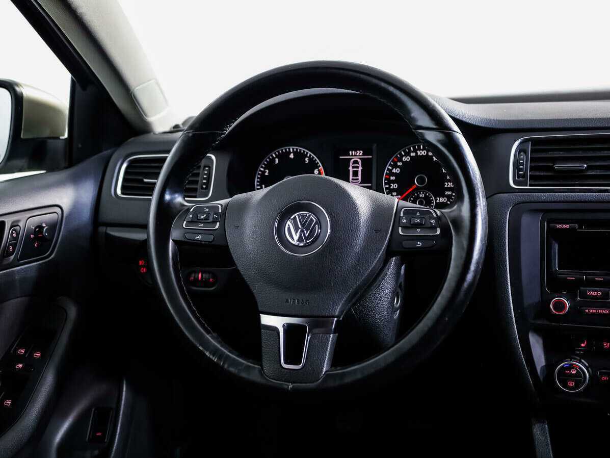 Купить Volkswagen Jetta с пробегом. Фото: #9