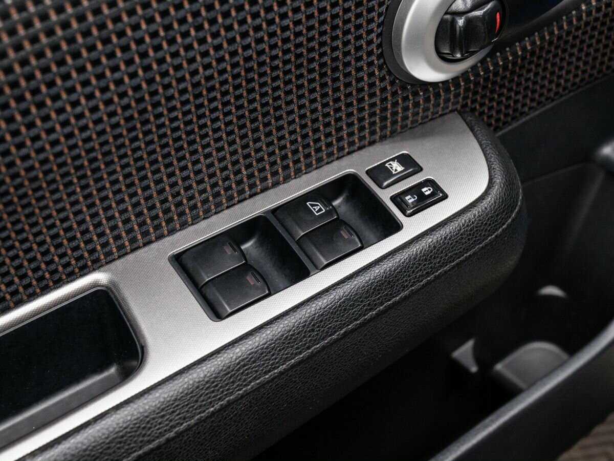 Купить Nissan Tiida с пробегом. Фото: #15