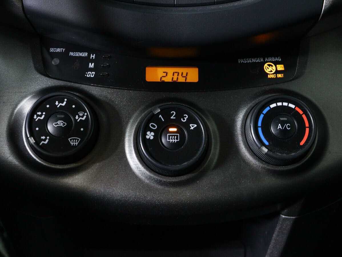 Купить Toyota RAV4 с пробегом. Фото: #11