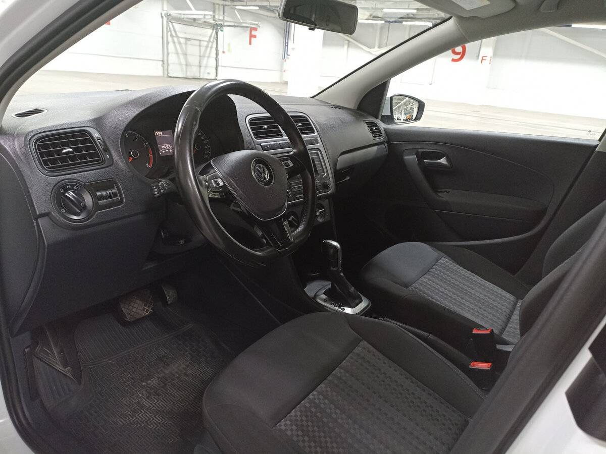 Купить Volkswagen Polo с пробегом. Фото: #15