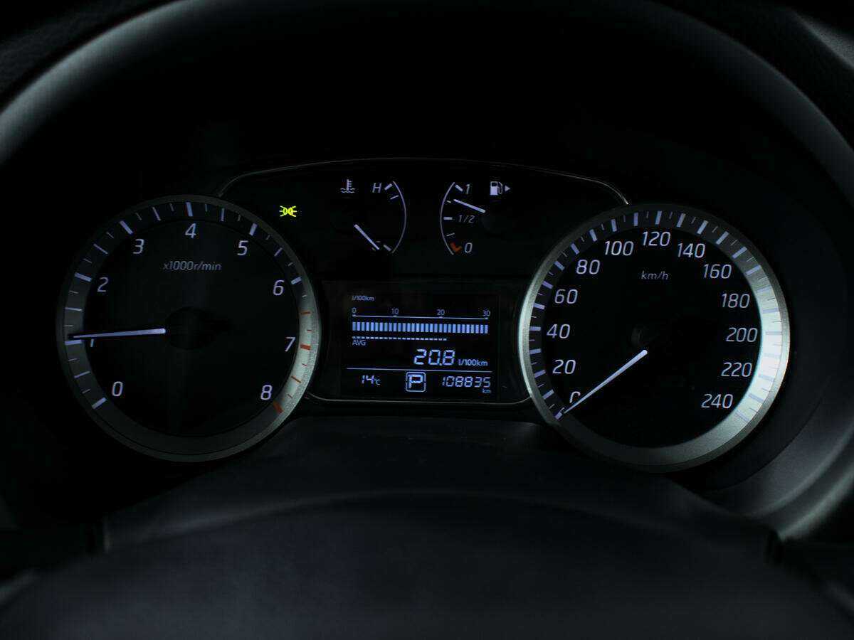 Купить Nissan Tiida с пробегом. Фото: #10