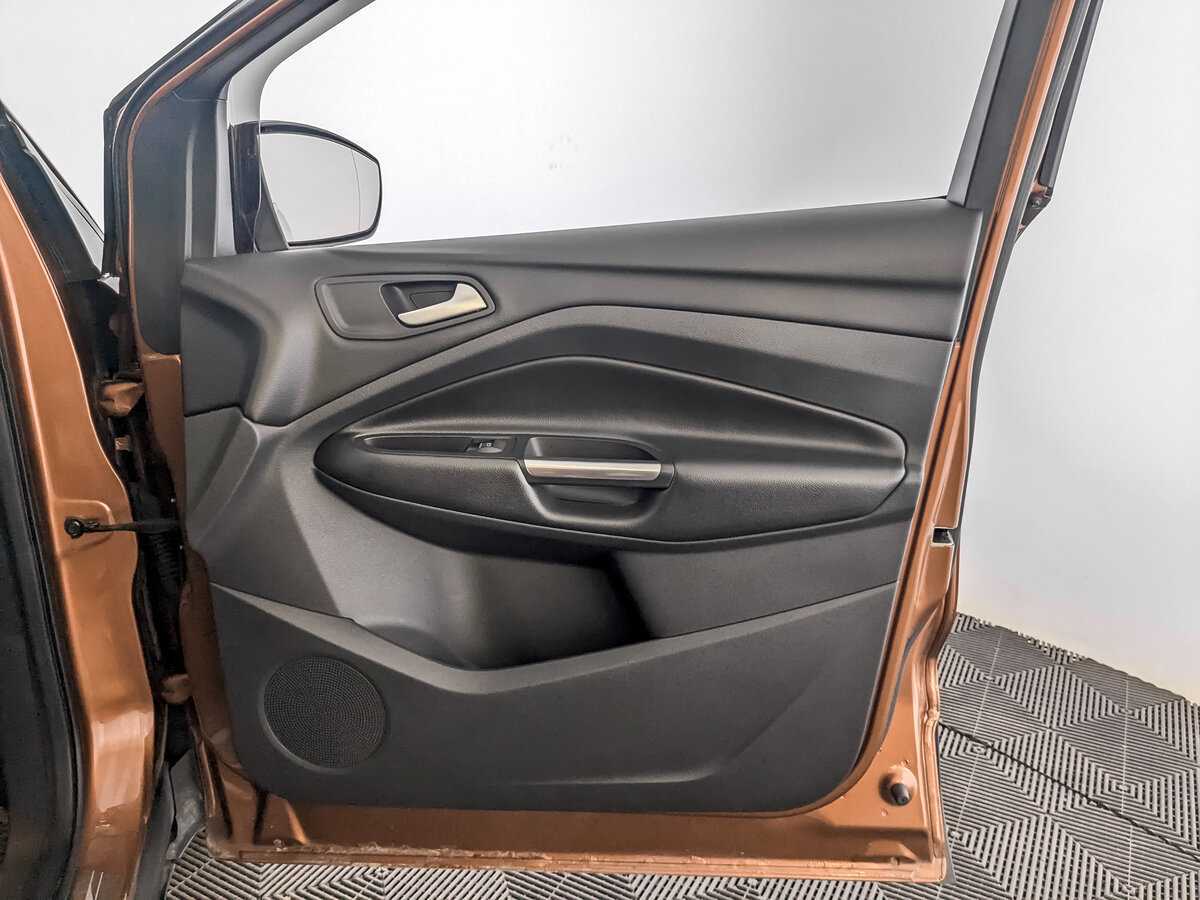 Купить Ford Kuga с пробегом. Фото: #23
