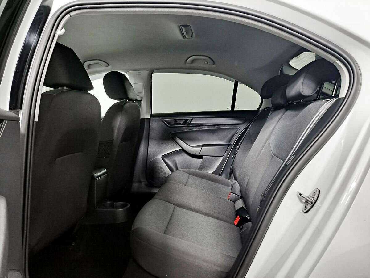 Купить Skoda Rapid с пробегом. Фото: #7
