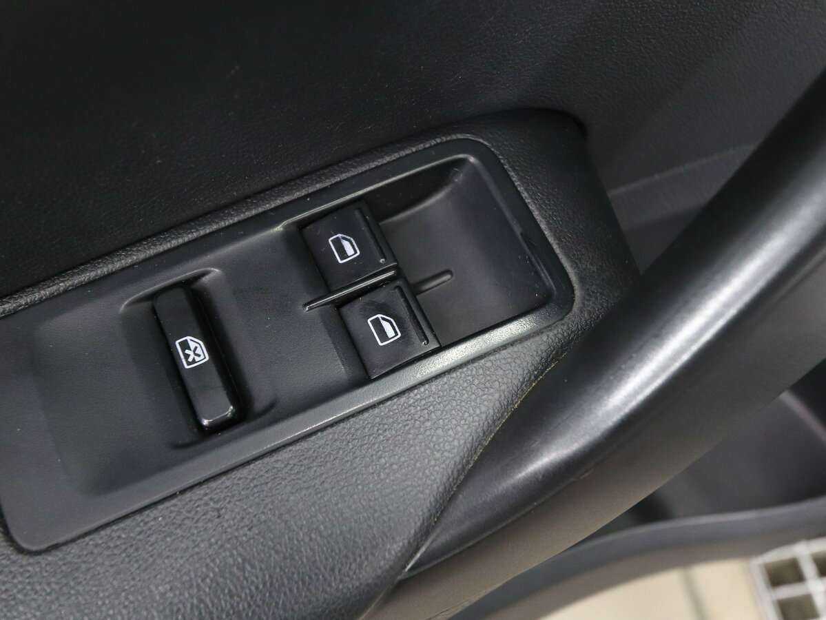 Купить Volkswagen Polo с пробегом. Фото: #17