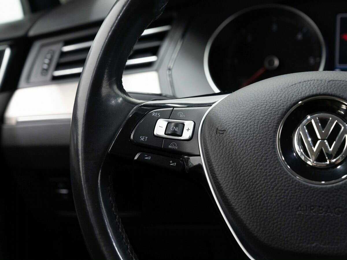 Купить Volkswagen Passat с пробегом. Фото: #15