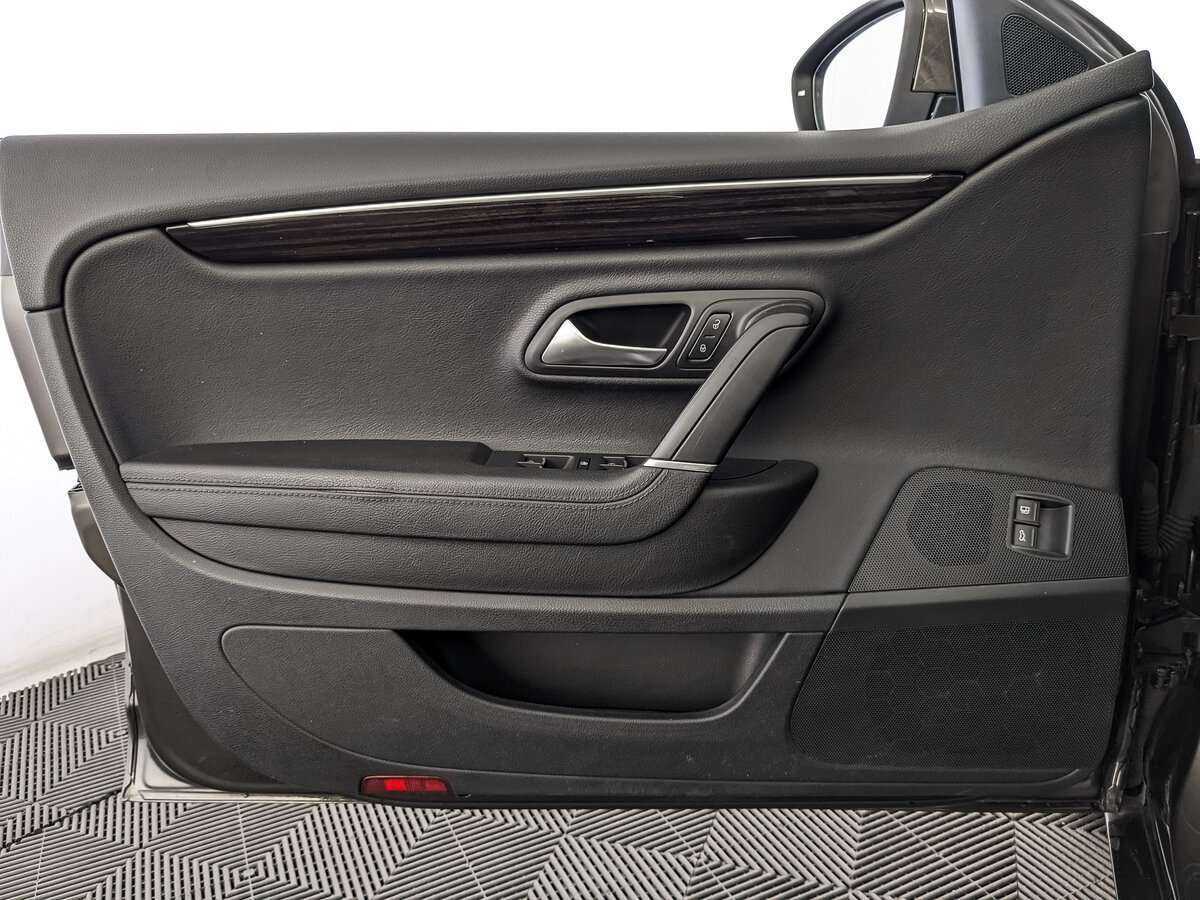 Купить Volkswagen Passat CC с пробегом. Фото: #17