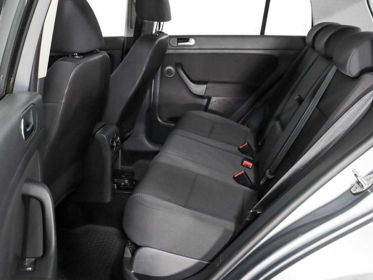 Купить Volkswagen Golf Plus с пробегом. Фото: #9